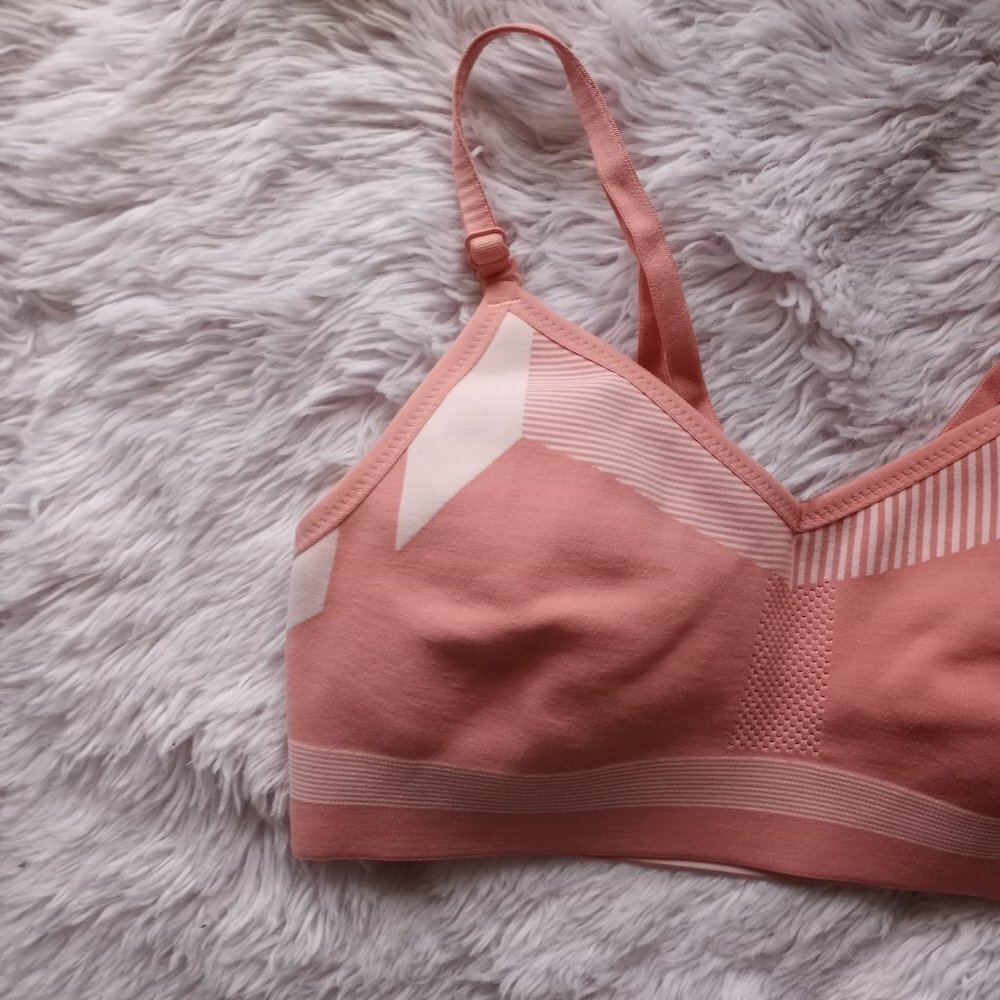 EUC Nike Pink Sports Bra - Picture 2 of 8